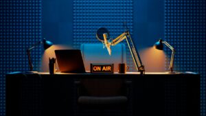 Podcast vs. TV: Explorando as Vantagens e Desvantagens de Cada Meio